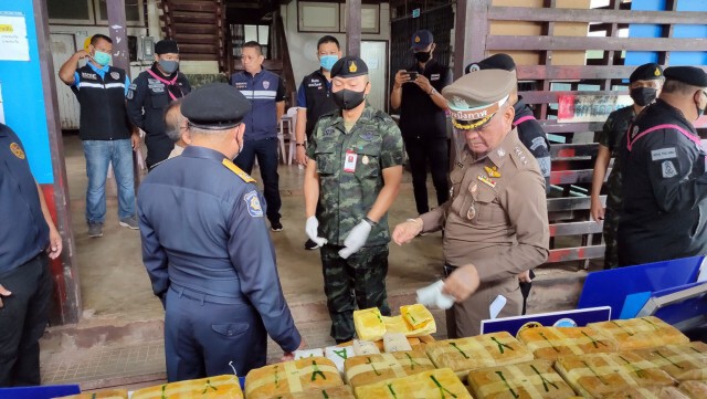 รวบเอเย่นต์รายใหญ่พร้อมเมียสาวยึดยาบ้า1 ล้านเม็ดรถยนต์ 2 คัน
