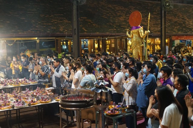 ชาวเชียงใหม่แห่ขอพรพระราหูสู้โควิด19