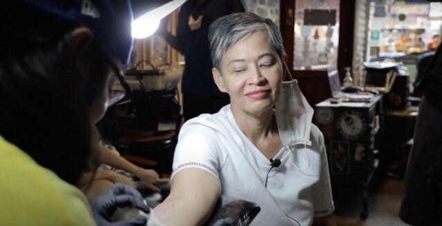 ยอมใจ!!! "เก้า จิรายุ" พาแม่ไปสักแขน ฉีกแนวคุณแม่วัย 52