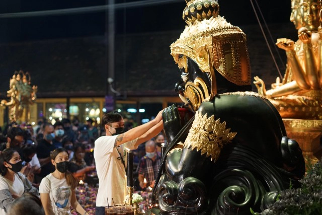 ชาวเชียงใหม่แห่ขอพรพระราหูสู้โควิด19