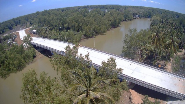 ทางหลวงชนบท สร้างสะพานคลองราง จ.สุราษฎร์ฯ เชื่อมสองฝั่ง