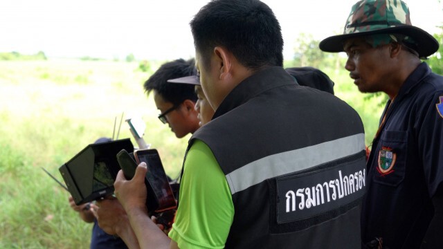 ปรับแผน! จนท. 7 ชุด เดินปูพรมจุดประทัด ผลักดันหมีควาย