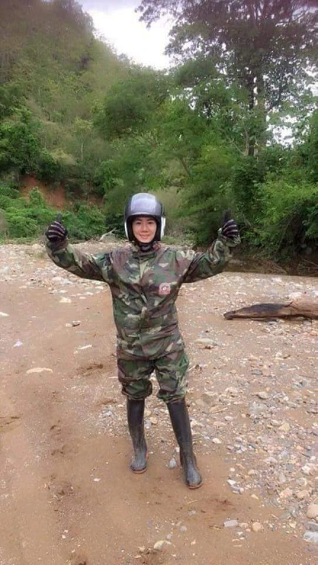 "ครูอ้อ" ฝ่าดินโคลนห้าสิบโลเอาข้าวไปให้นร.กินบนดอย ลำบากแค่ไหนก็ต้องไป