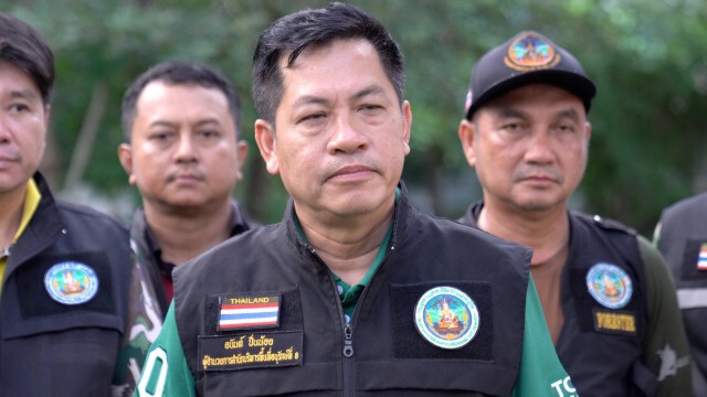 ปรับแผน! จนท. 7 ชุด เดินปูพรมจุดประทัด ผลักดันหมีควาย
