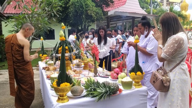สาวใหญ่จุดประทัดแสนนัดถวายไอ้ไข่ เล่าเรื่องราวในอดีต