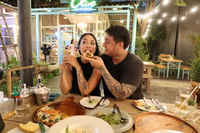 "นิกกี้ พิ้ม" ว่าที่คุณพ่อป้ายแดง ภรรยาตั้งท้องลูกคนแรกแล้ว