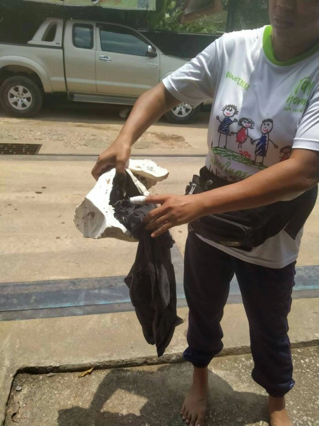 ลูกค้าหัวใส ซุกกางเกงเพิ่มน้ำหนักก้อนยางพารา