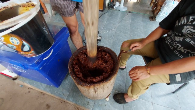 "น้ำพริกดำ"โบราณ-ราคาถูก 5 บาท