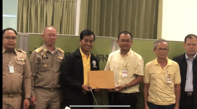 จบด้วยดี "ถาวร" เคลียร์ใจชาวบ้านรอบสนามบินเบตง