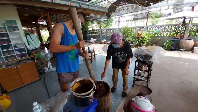 "น้ำพริกดำ"โบราณ-ราคาถูก 5 บาท