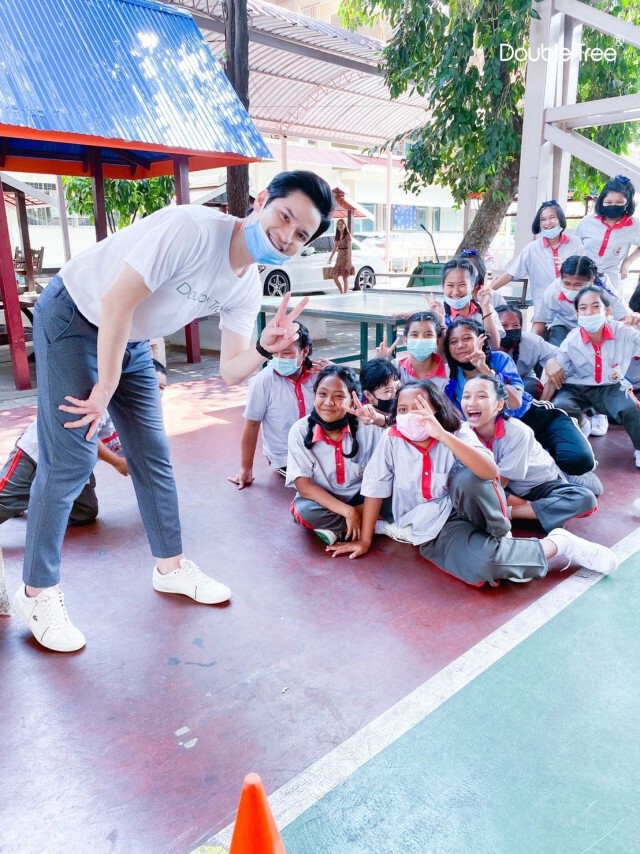 'เต๋า เศรษฐพงศ์' เดินทัพบริจาคของกันโควิด-19