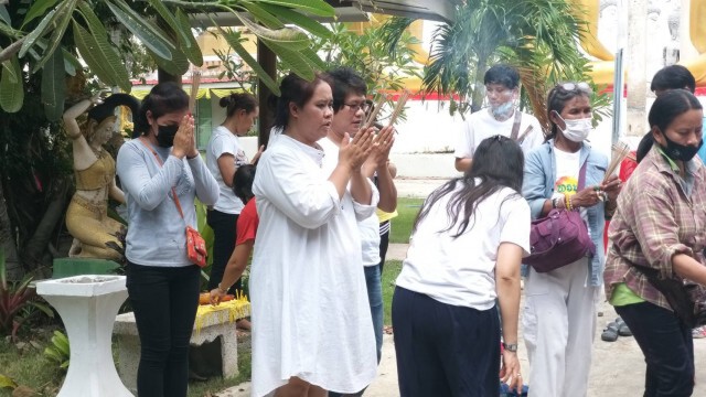 สาวใหญ่จุดประทัดแสนนัดถวายไอ้ไข่ เล่าเรื่องราวในอดีต