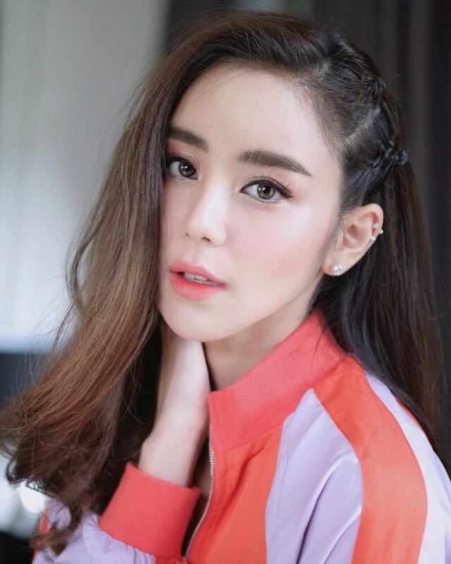 "ขนมจีน" สุดงง ภาพโผล่แบบเรียนประวัติศาสตร์ ตัวอย่างแต่งกายไม่เรียบร้อย