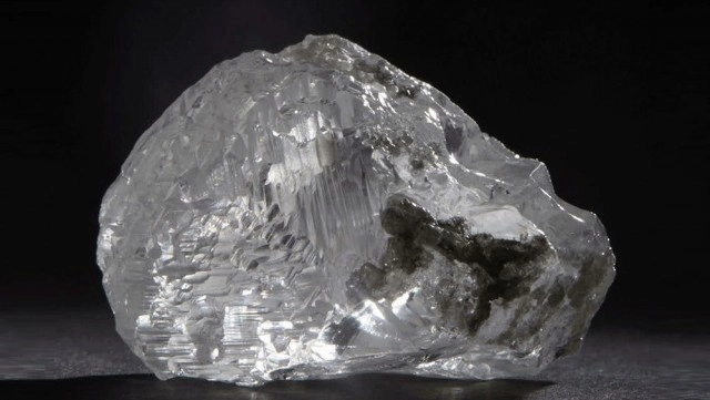 เศรษฐีตาลุก เตรียมประมูลเพชรกว่า 100 กะรัต