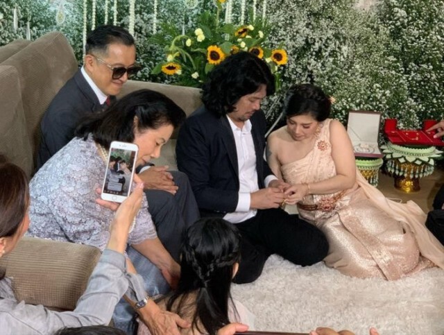 'เสก-กานต์' แถลงวิวาห์ชื่นมื่น