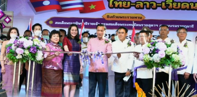 เปิดศึกแข่งขันเรือยาวประเพณีชิงถ้วยพระราชทานครั้งที่ 21