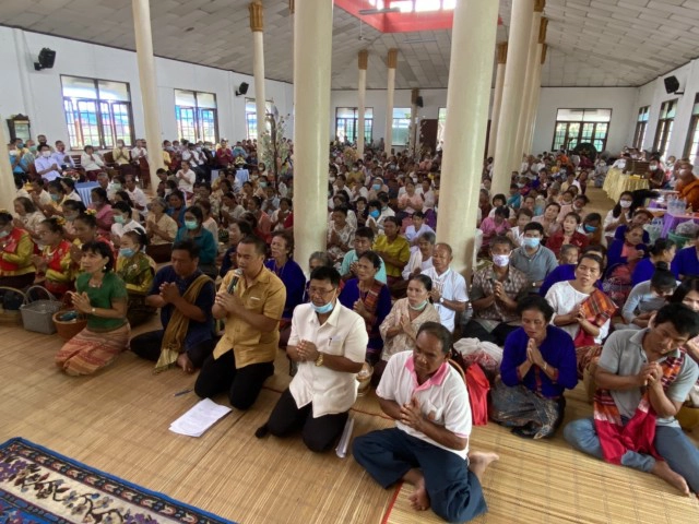 แรงศรัทธาหลวงพ่อโต ปชช.แห่ทำบุญมหาสังฆทานแน่นวัด