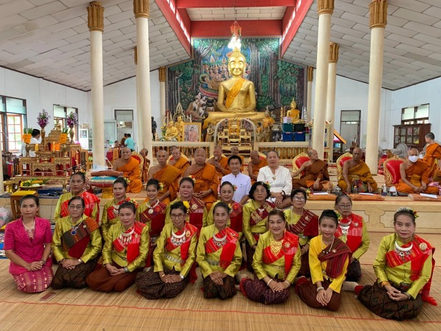 แรงศรัทธาหลวงพ่อโต ปชช.แห่ทำบุญมหาสังฆทานแน่นวัด