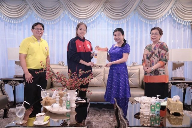 ‘เมย์ รัชนก’ขึ้นแท่น บัณฑิตคุณภาพ ม.กรุงเทพธนบุรี