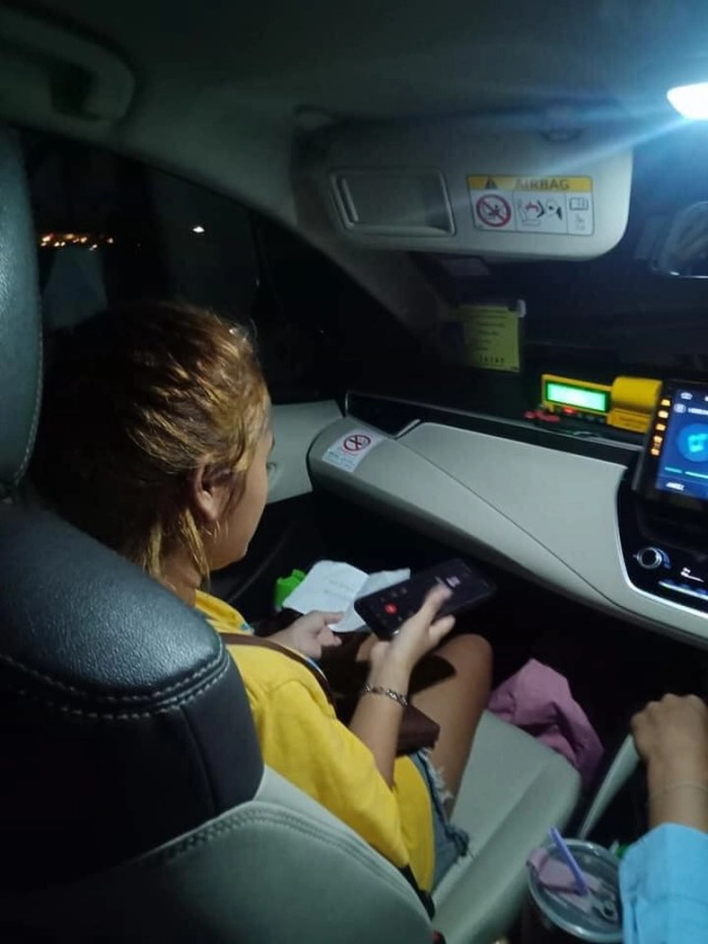 สาววัย 19 เรียกแท็กซี่ส่งบ้านตจว. ไม่มีเงินเลยเสนอตัวเข้าแลก คนอาสาตามไปส่งเพียบ