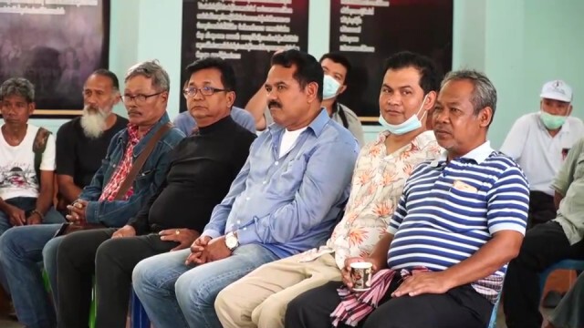 8 องค์กรนักเคลื่อนไหวสนับสนุนกลุ่มคนปลดเอก