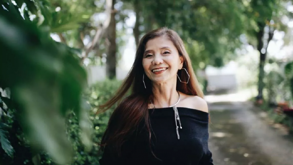 โสภิต สุนทรธนสถิตย์ เน็ตไอดอลวัย 60 ปี ผู้ส่งความสดใส และแรงบันดาลใจ โสภิต สุนทรธนสถิตย์ เน็ตไอดอลวัย 60 ปี ผู้ส่งความสดใส และแรงบันดาลใจ