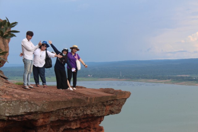 ผาสามเกลออันซีนครบุรี จุดชมวิวแสนโรแมนติกที่โคราช