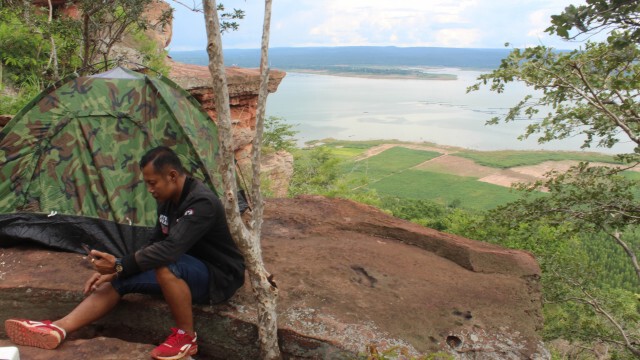 ผาสามเกลออันซีนครบุรี จุดชมวิวแสนโรแมนติกที่โคราช