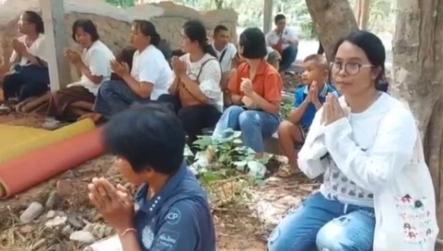 สุดแปลก วัว 2 หาง งอกบนโคนคอเหมือนผูกเนคไท