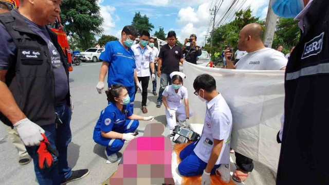 หนุ่มช่างรับเหมาพลาดท่า-ไฟฟ้าช็อตดับคาเสาไฟ