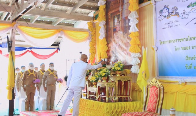 มอบประกาศนียบัตรผู้ผ่านการอบรมโครงการพระราชทานโคกหนองนา