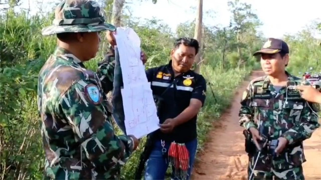 ดักไม่ได้ผล หมีควายแหกกรงกินอาหาร