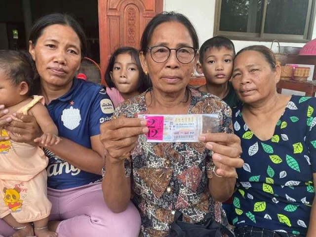"ยายกับหลาน" ชาวบุรีรัมย์ "ฝันตรงกัน" ถูกรางวัลที่ 1 รับ 6 ล้าน