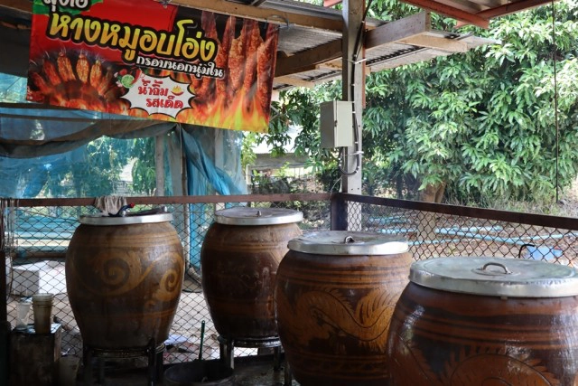 "หางหมูอบโอ่ง"หนังระเบิด หนึ่งเดียวในพิษณุโลก