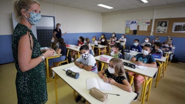 หวั่นโควิด-19 ระบาดตามห้องเรียนทั่วโลก
