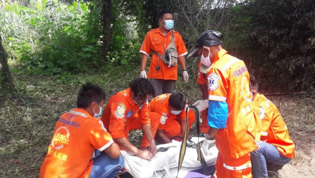 ส่งศพชายถูกเผาในรถ6ล้อชันสูตรฯตร.ไม่ตัดประเด็นใดทิ้ง