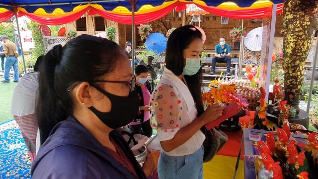 "ไข่ต้ม-น้ำแดง"ขอโชคลาภ "ไอ้ไข่"