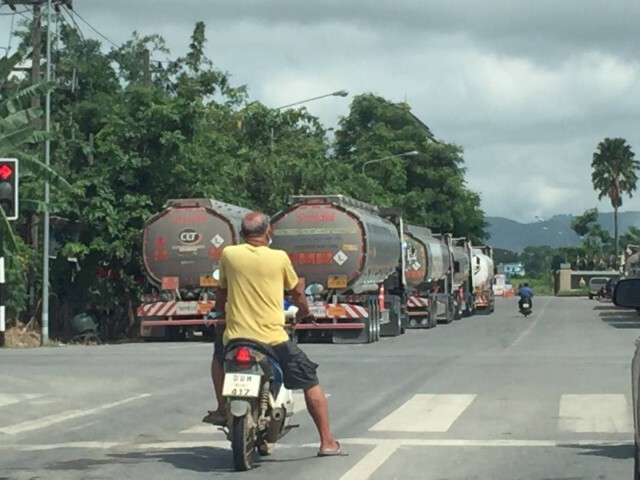พิษโควิดรถขนส่งสินค้าจอดคาด่านแม่สาย