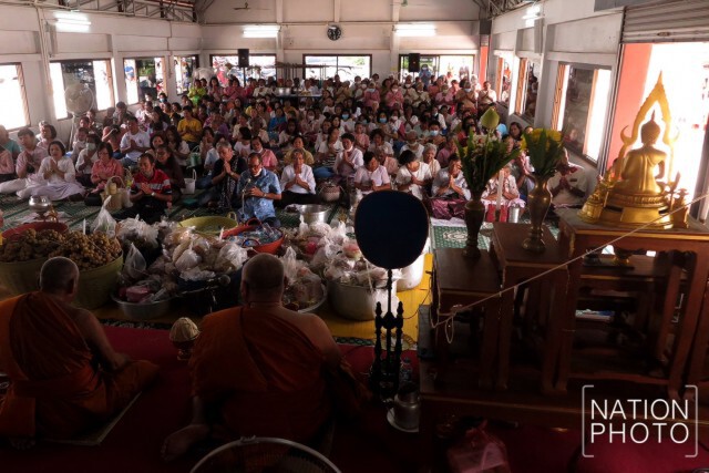 แน่นวัด "บุญเดือนสิบ" พี่น้องชาวใต้