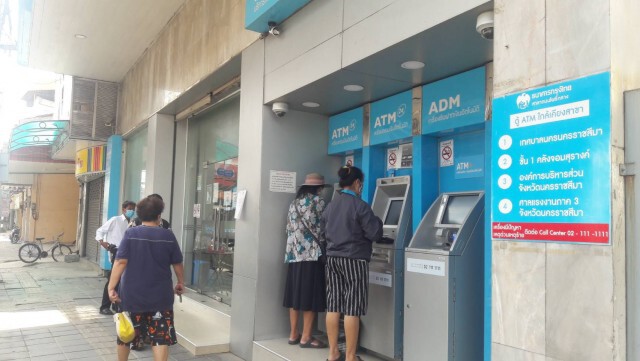 ผู้สูงอายุ ผู้พิการ แห่กดเงินกรมบัญชีกลางโอนเงินให้แล้ว
