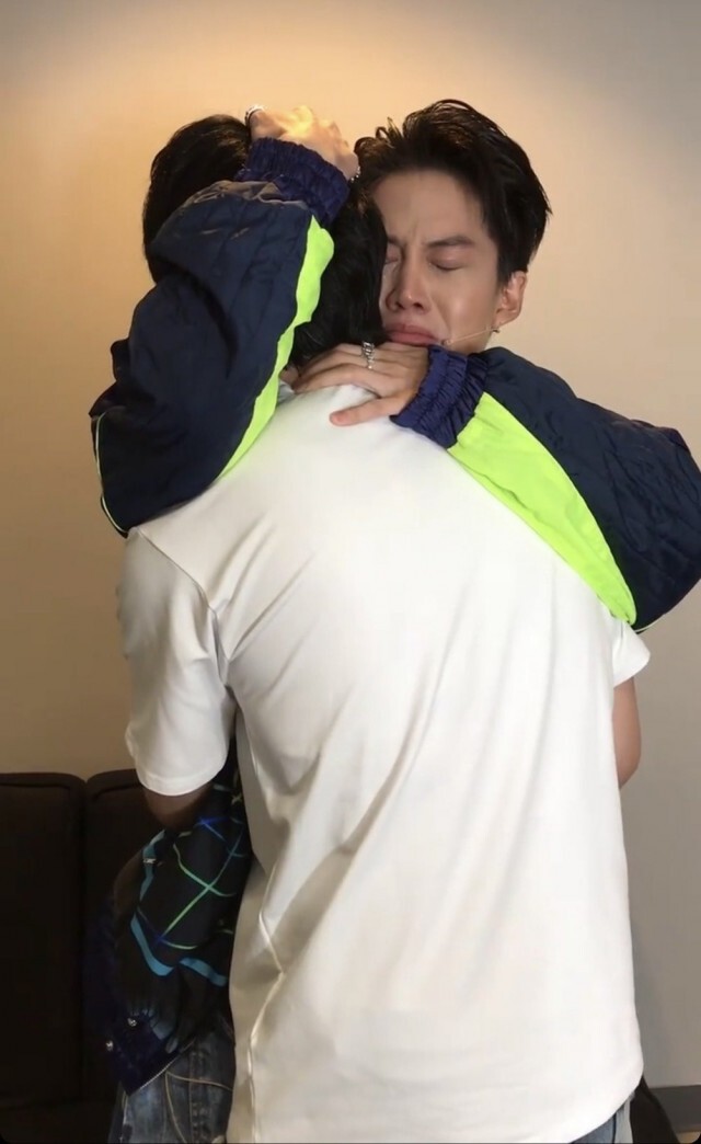 "ไมค์ พิรัชต์" โพสต์ซึ้ง ขอบคุณที่เป็นแสงสว่าง ในวันชีวิตมืดที่สุด