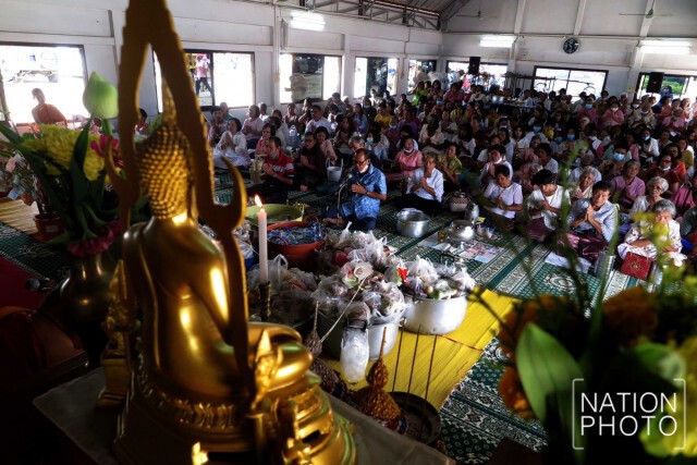 แน่นวัด "บุญเดือนสิบ" พี่น้องชาวใต้