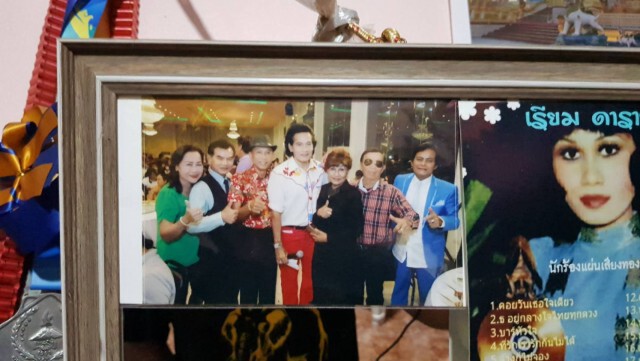 สองพี่น้องพระเอกนักบุญแวะช่วยเหลือ ศิลปินแผ่นเสียงทองคำ