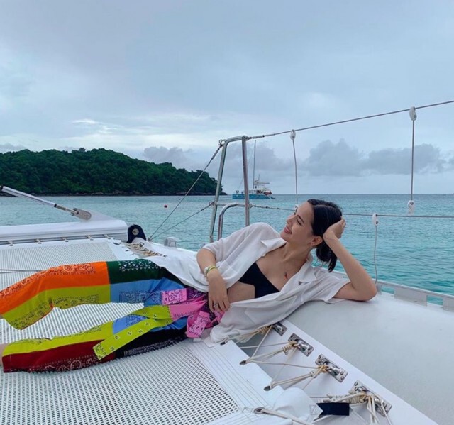 ทะเลหวาน ณเดชน์-ญาญ่า ทำท่าอินฟินิตี้เลิฟกลางทะเล