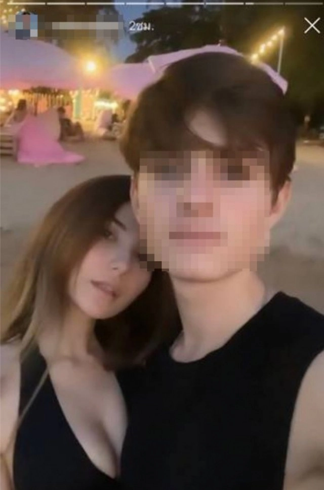 ชาวเน็ตแฉแชทแซ่บพร้อมขุดภาพ"ซาร่า" แนบชิดหนุ่มต่างชาติ