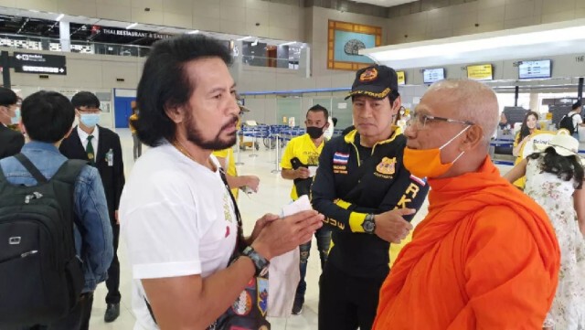 "บิณฑ์-เอกพันธ์" ถึงวัดเจดีย์แล้ว เคลียร์ทุกดราม่า พร้อมจ่ายเงินชดเชย 16 จนท.วัดถูกพักงาน