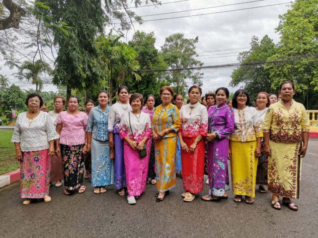 ชาวกระโสมสืบสานประเพณีแห่ช่อเข้าวัดวันสารทเดือนสิบ