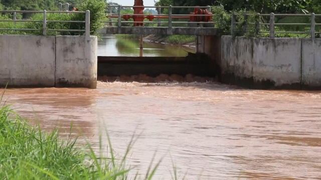 ชาวพิจิตรเตรียมเรือรับมือ "พายุโนอึล"