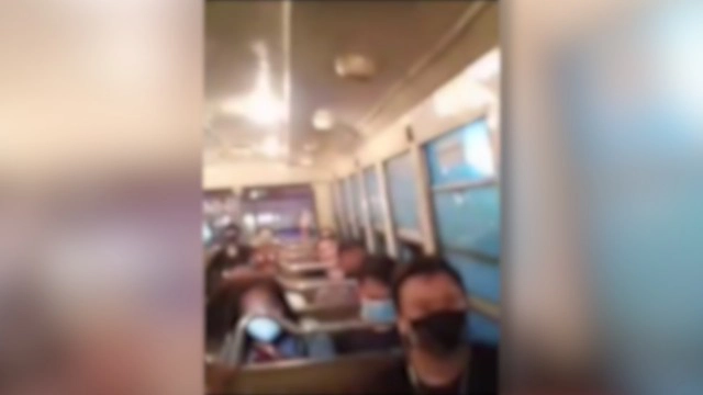 ผดส.เดือดด่าลั่น รถเมล์เร่งเครื่องกระชาก ตะโกนบอกมีเด็กก็ไม่หยุด แถมไม่เปิดประตูให้ลง งานนี้มีพยาน