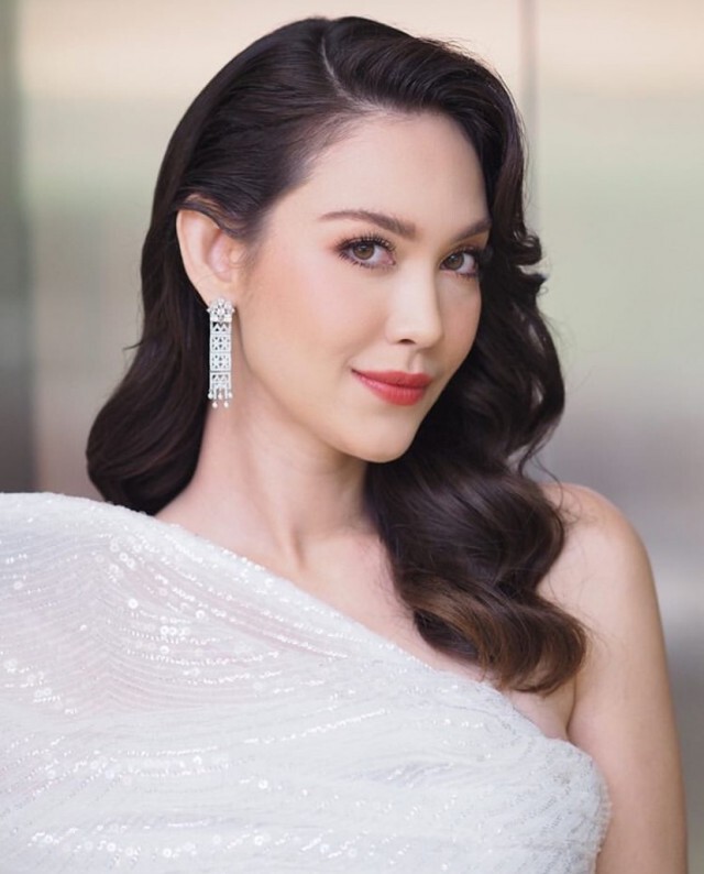 "แมท ภีรนีย์"  ฟาดไม่หยุดขอให้ชาวเน็ตใจเย็นเดี๋ยวหมายเรียกตามไปพร้อมตามหาคนในภาพให้2หมื่น